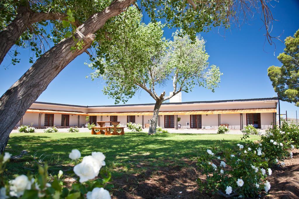 Wagon Wheel Country Lodge Beaufort West Exterior foto